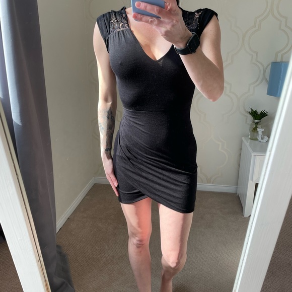 Gorgeous Guess Dress - Picture 1 of 5